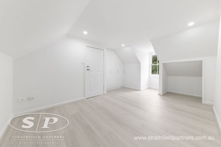 Renovated Terrace Living - Photo 4