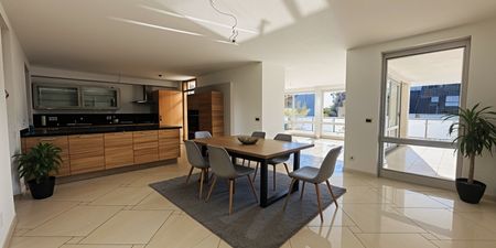 Hochwertig, zeitlos und stimmig!4-Zi. Wohnung mit Einbauküche & Sonnenterrasse. - Photo 2