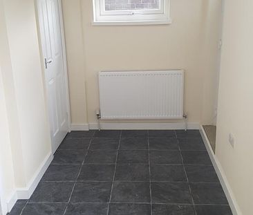 2 bedroom semi-detached house to rent - Photo 6