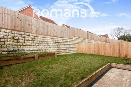 Saddle Row, Blackwater, Camberley, GU17 - Photo 5