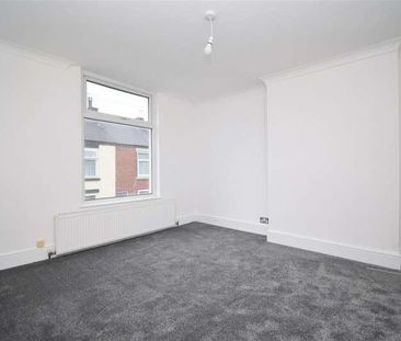 West Street, Wakefield, WF2 - Photo 4