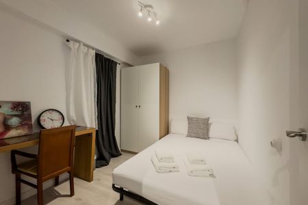 Carrer de Nàpols, Barcelona, Catalonia 08013 - Photo 4