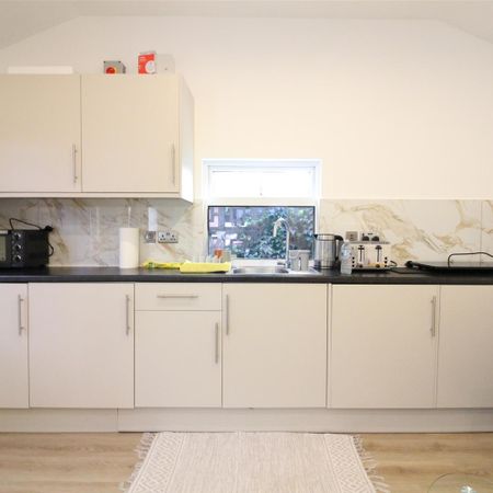 Harrow View, Uxbridge - Photo 3