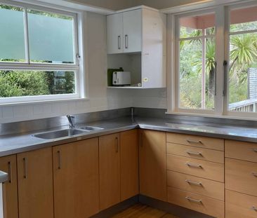 Coastal Views & Cosy Living - Photo 5