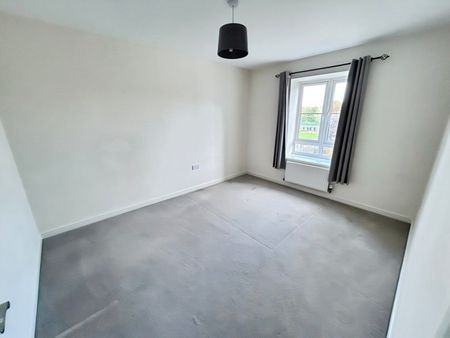 4 bedroom House To Let - Photo 4