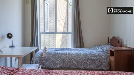 Cozy twin room, 4-bedroom flatshare, Stoneybatter, Dublin - Photo 4