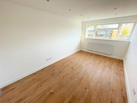 3 bedroom end of terrace house to rent - Photo 5