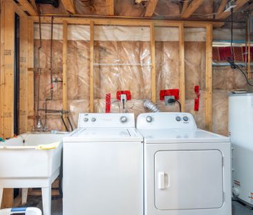 For Lease - 537 Heddle Crescent, Newmarket, Ontario - Photo 4