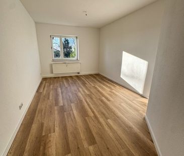 Neu renovierte, schicke 3-Raum-Wohnung in Beierfeld mit Einbauküche... - Photo 3