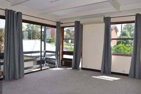 LARGE 5 BEDROOM HOME - Photo 2