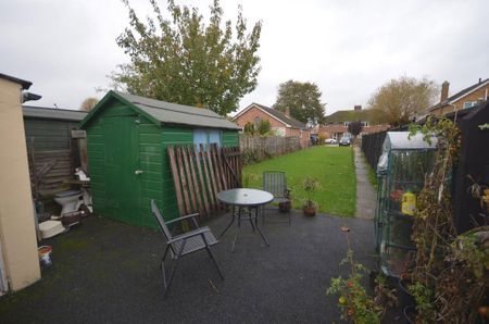 3 bedroom semi-detached house to rent - Photo 4