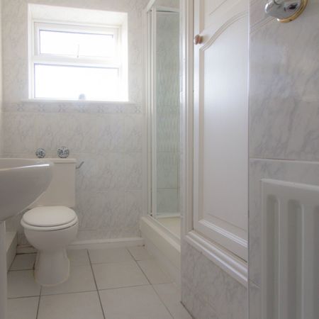 258a TINSHILL ROAD Leeds - LS16 7BT - Photo 4