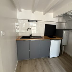 POITIERS PLEIN CENTRE BEAU TYPE 2 RENOVE DE 28 M2 - Photo 2