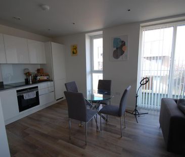 2 bedroom flat to rent - Photo 3