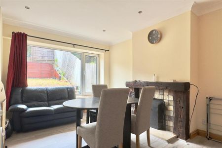 4 bedroom semi-detached house to rent - Photo 5