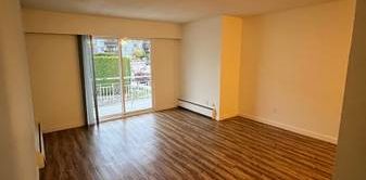 Beautiful 1 Bedroom Apartment - Photo 2