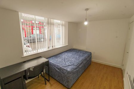 1 bedroom in a house share to rent - Photo 2