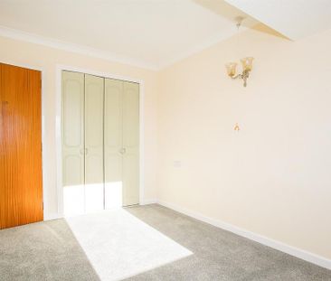 1 bedroom retirement property to rent - Photo 3