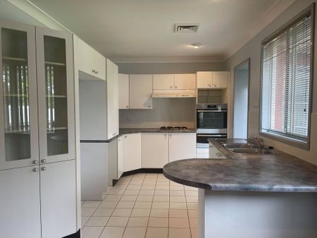 Welcome to Your New Home in the Heart of Georges Hall - Photo 3