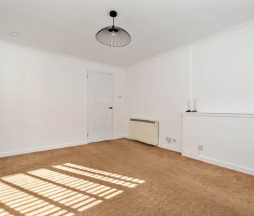 Price £900 pcm - Available Now - Unfurnished - Photo 3