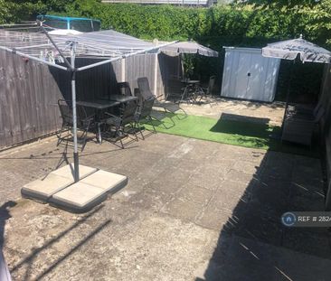 1 bedroom in a house share to rent - Photo 1