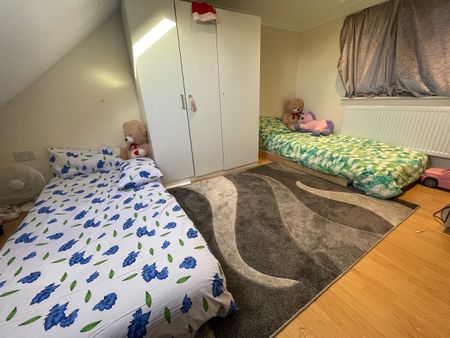 2 Bed Flat, Roxeth Green Avenue, HA2 - Photo 4