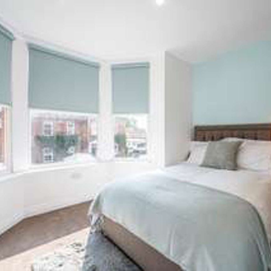 Superior living in this beautifully restored house Room tbc - Photo 1