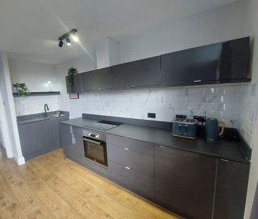 2 Bed Flat, Dover Place, BS8 - Photo 1
