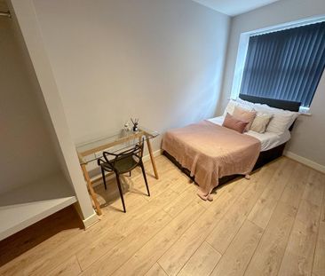 6 bedroom terraced house to rent - Photo 2