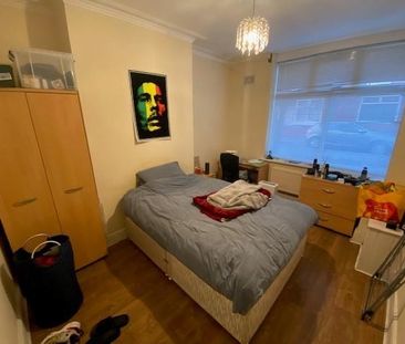 4 bedroom private hall to rent - Photo 3