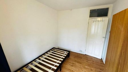 2 bedroom semi-detached house to rent - Photo 3