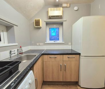 1 Bed Flat, Leeds & Bradford Road, LS13 - Photo 4