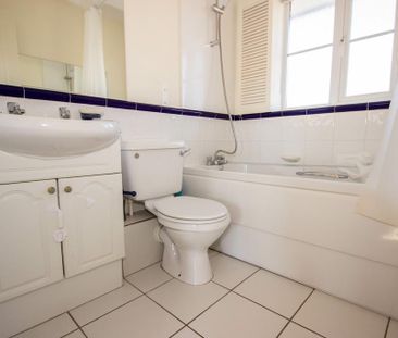 2 bedroom end of terrace house to rent - Photo 5