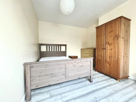 4 bedroom terraced house to rent - Photo 3