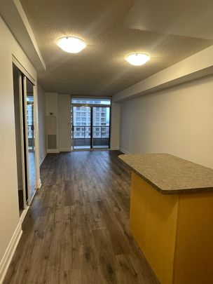 For Lease - 3888 Duke of York Boulevard Unit# 931, Mississauga, Ontario - Photo 1