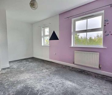 Railway View, Hednesford, WS12 - Photo 2