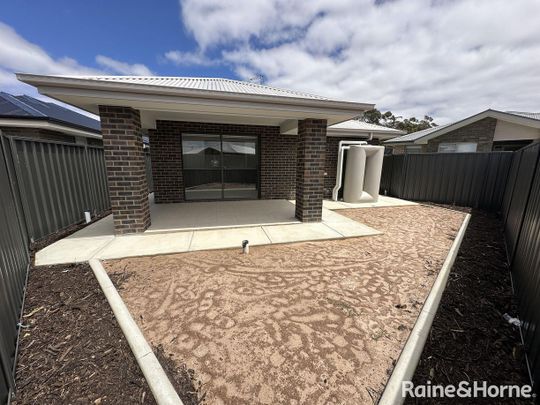 Stylish 4-Bedroom Family Home in Munno Para Downs - Photo 1