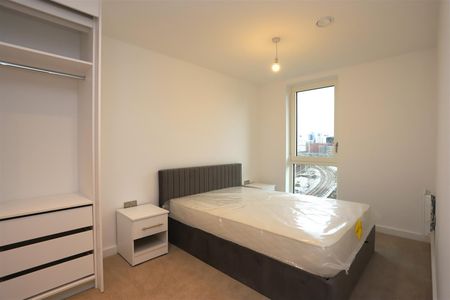 The Railings, Middlewood Locks - Photo 3