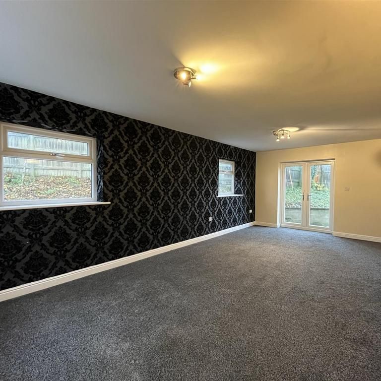 4 bedroom detached house to rent - Photo 1