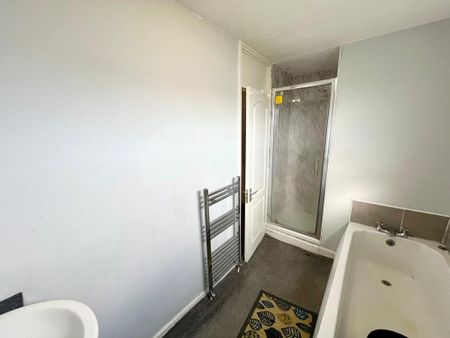 4 bedroom terraced house to rent - Photo 4