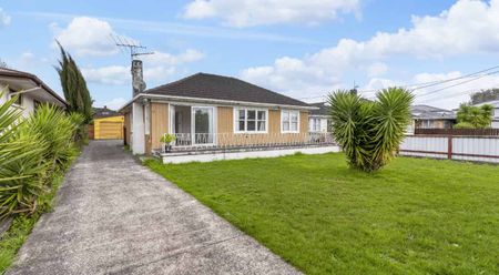 4-Bedroom Home with Spacious Section - Photo 4