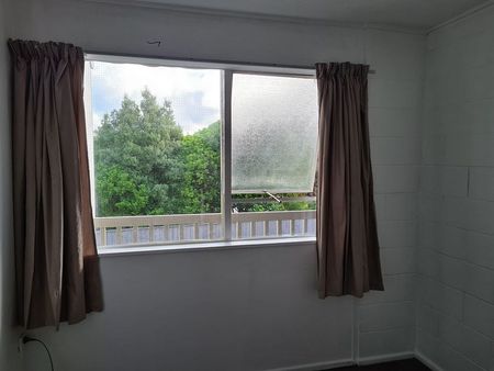 Sunny 2-bedroom unit in Moera, Lower Hutt - Photo 4