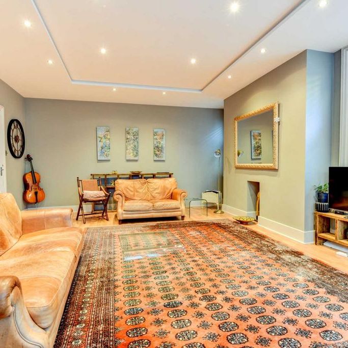 3 bedroom flat to rent - Photo 1