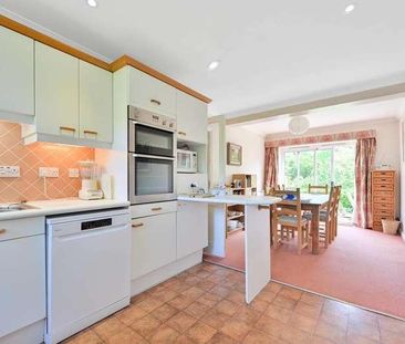 Merrow Chase, Merrow, GU1 - Photo 1