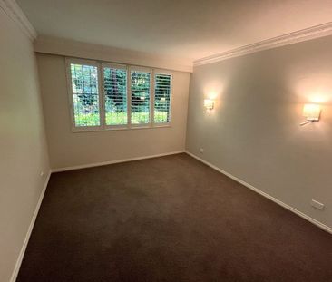 Serene, Impeccably Renovated Sanctuary with Harbour Views - Photo 5