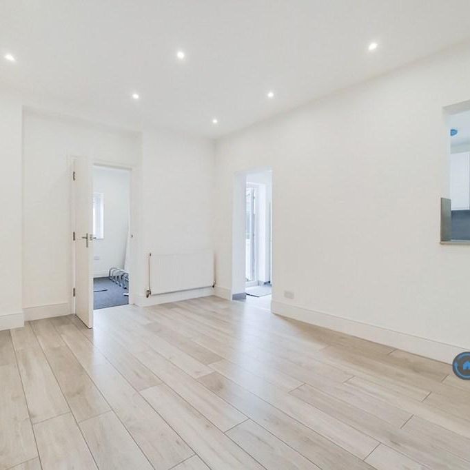 3 bedroom flat to rent - Photo 1