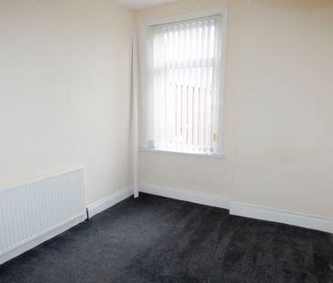 3 bed flat to rent in Portland Street, Pelaw, NE10 - Photo 4