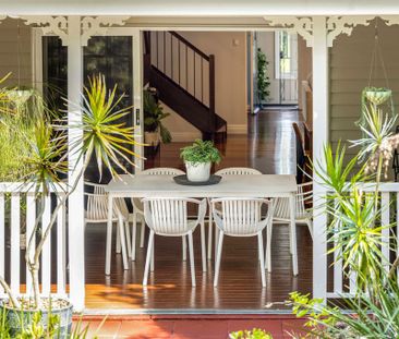 BEAUTIFUL CHARACTER HOME IN DESIREABLE LOCATION - Photo 3