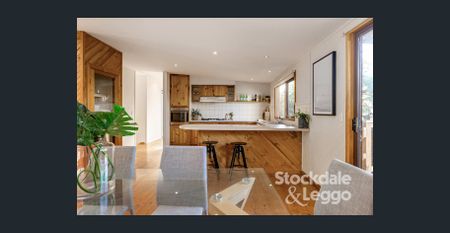 Effortless Coastal Charm in Sought-After St Andrews Beach - Photo 3