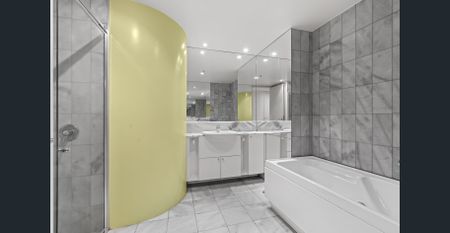 Spacious Two Bedroom Art Deco Apartment - Photo 3